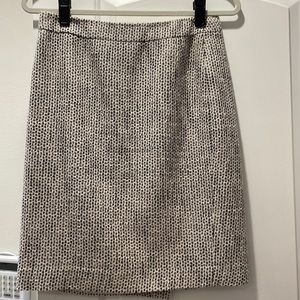 J Crew textured white with black cotton / linen pencil skirt. Size 2. Lined.
